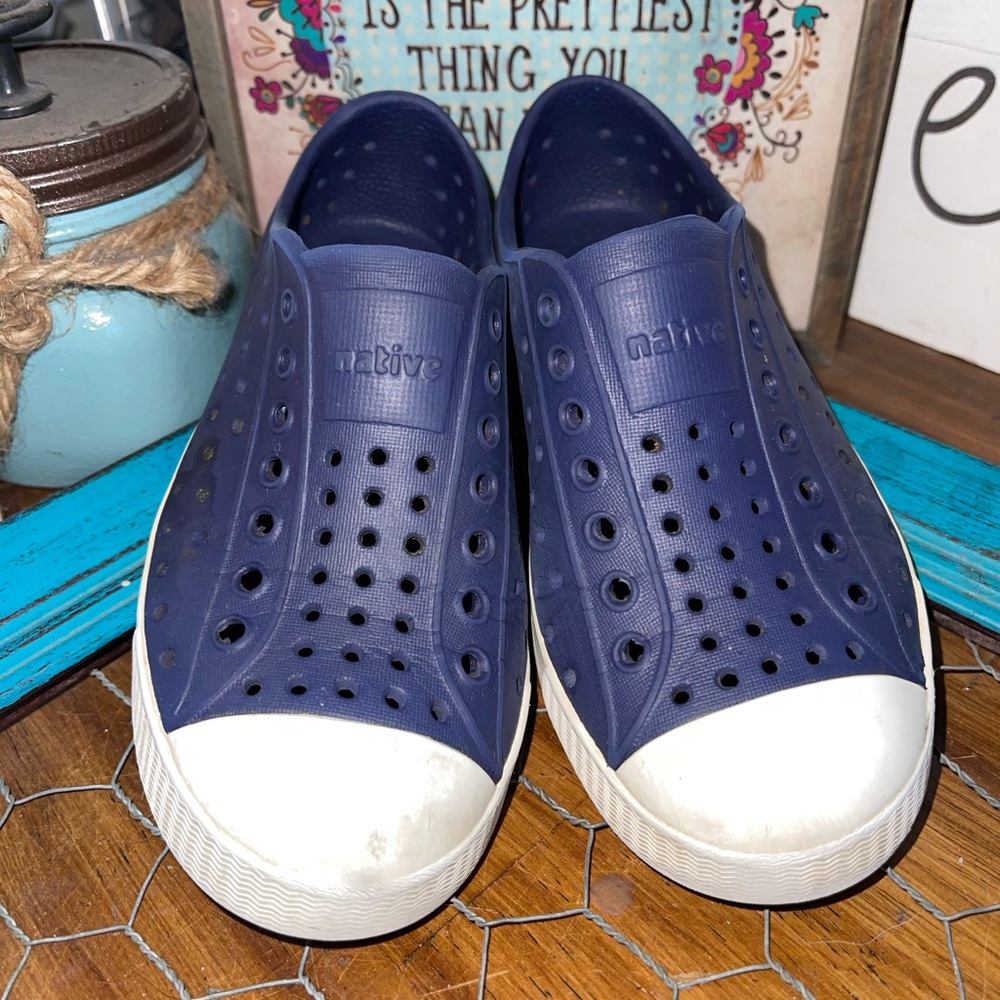 Native size 11 blue